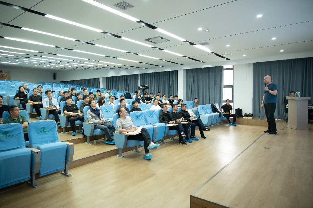 热烈庆祝304永利集团集团2025年一季度会议圆满落幕！